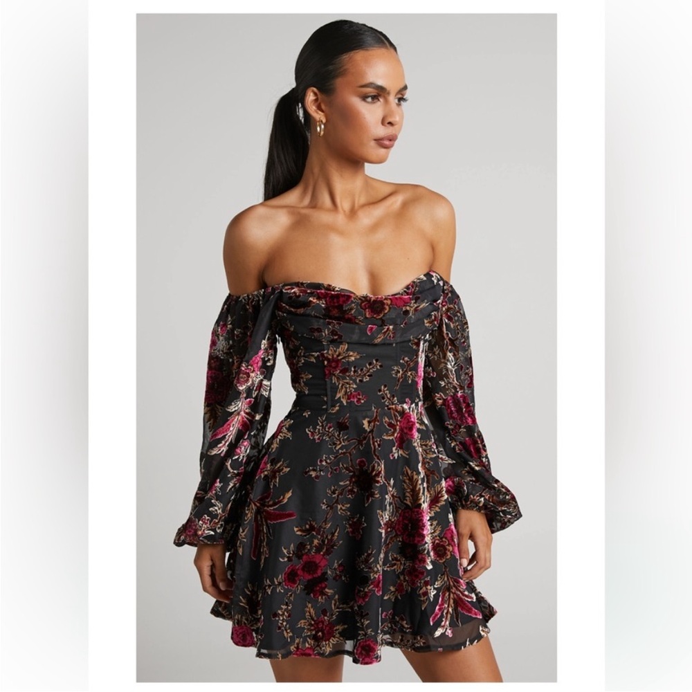 Showpo JESSELL MINI DRESS - LONG SLEEVE
COWL CORSET DRESS IN BLACK FLORAL
